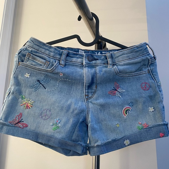 Brand is GAP. Girls size 14 shorts. Good condition - Picture 1 of 4